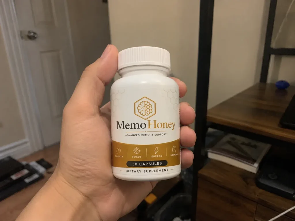 memohoney product in hands