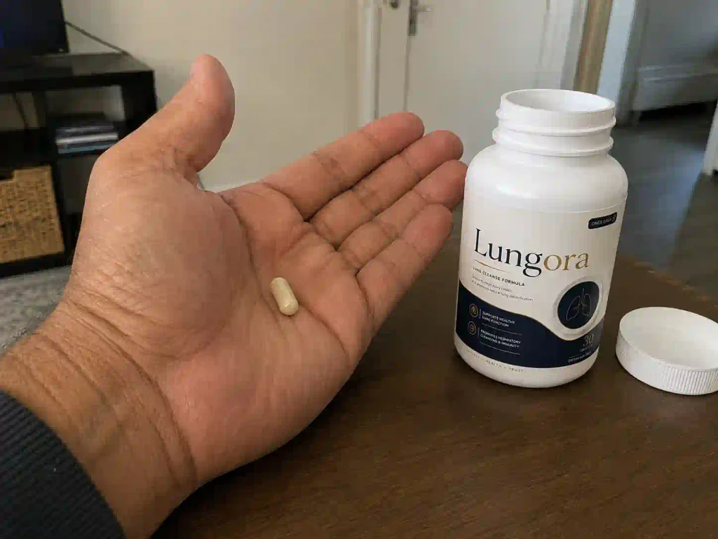 lungora capsules in hand